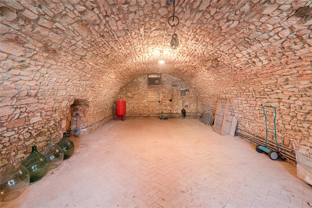 Località 2 Via Pavarana Property Photo 31