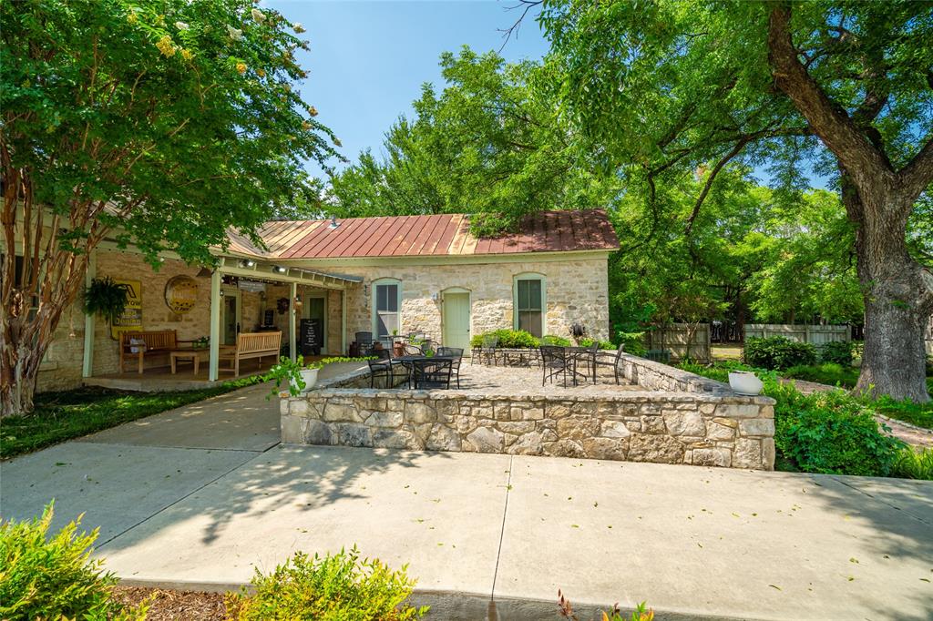802 S Austin Street Property Photo 4