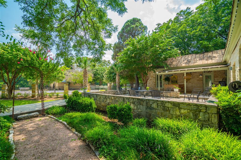 802 S Austin Street Property Photo 6