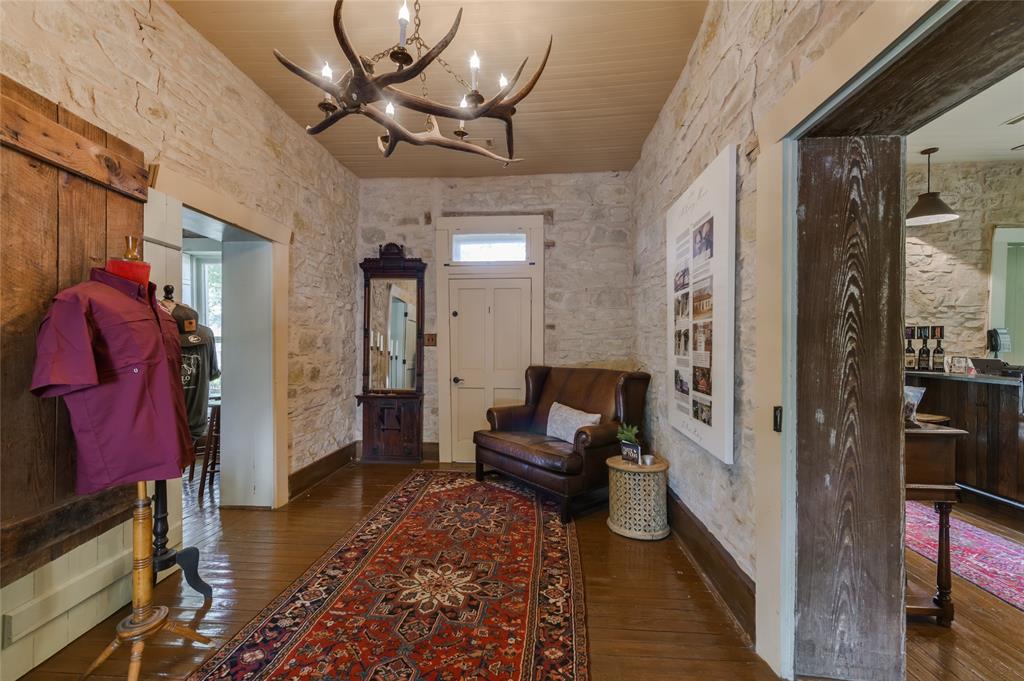 802 S Austin Street Property Photo 7