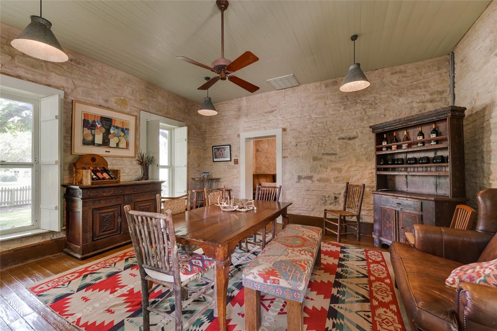 802 S Austin Street Property Photo 8