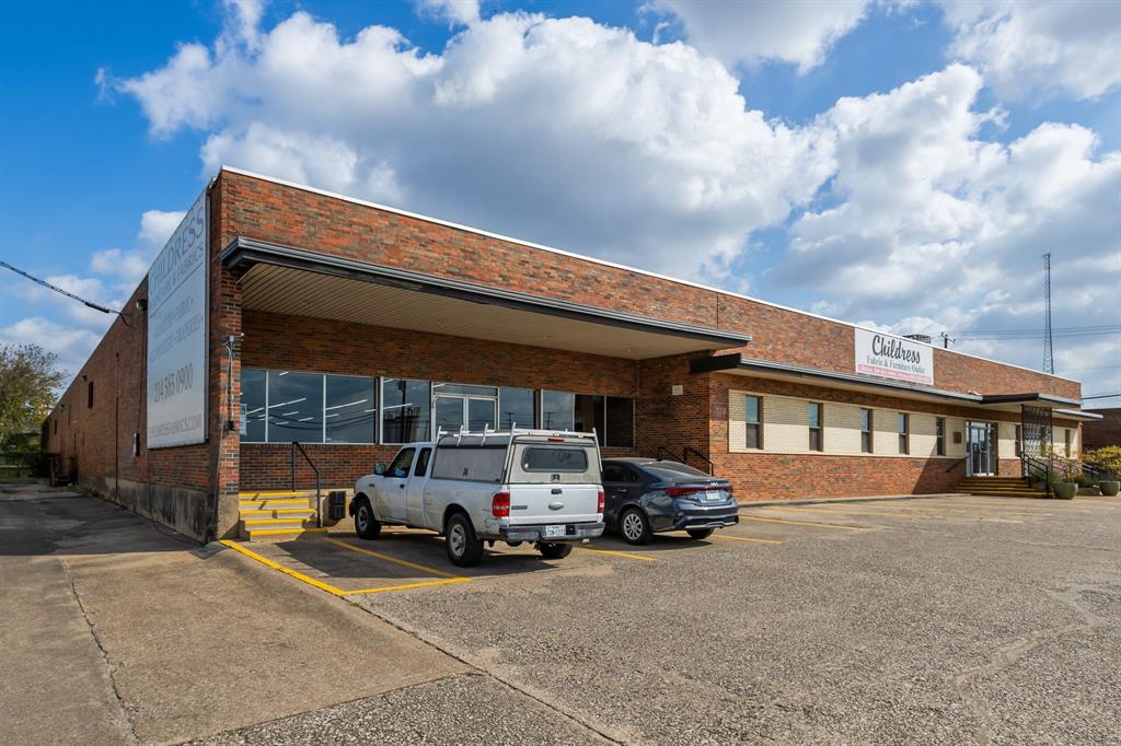 1912 S Good Latimer Expressway Property Photo 3