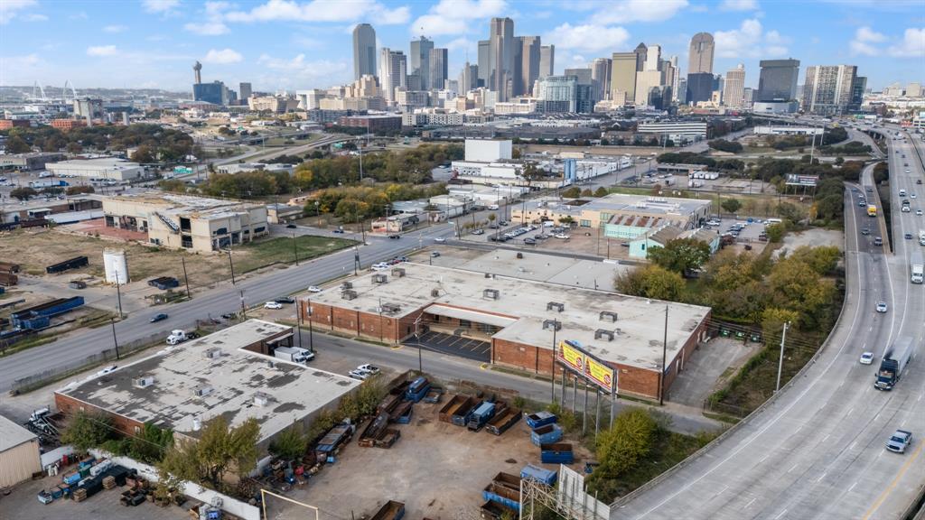1912 S Good Latimer Expressway Property Photo 11