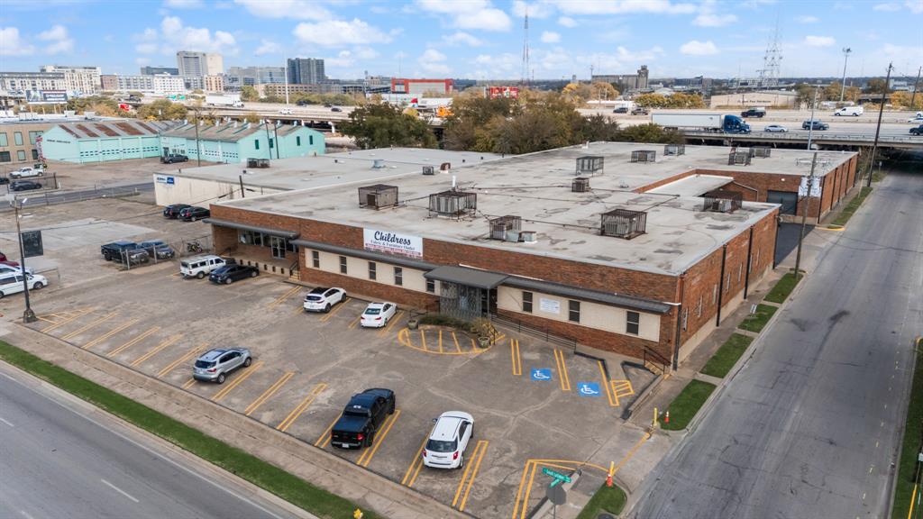 1912 S Good Latimer Expressway Property Photo 13