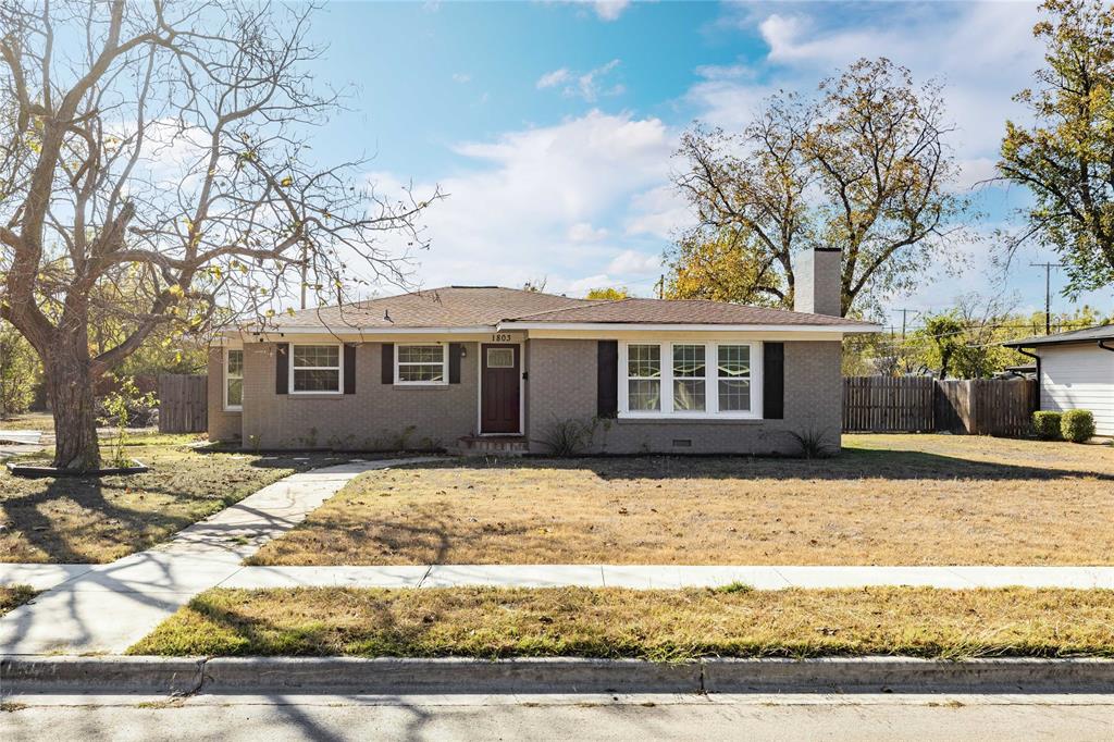1803 4th St Property Photo 2