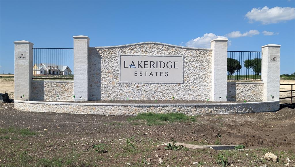 317 Lakeside Landing Property Photo 8