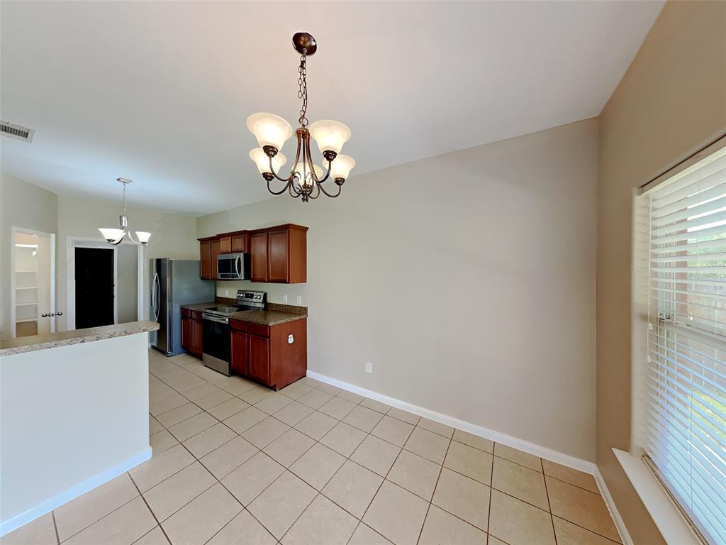 810 Oak Hollow Lane Property Photo 2