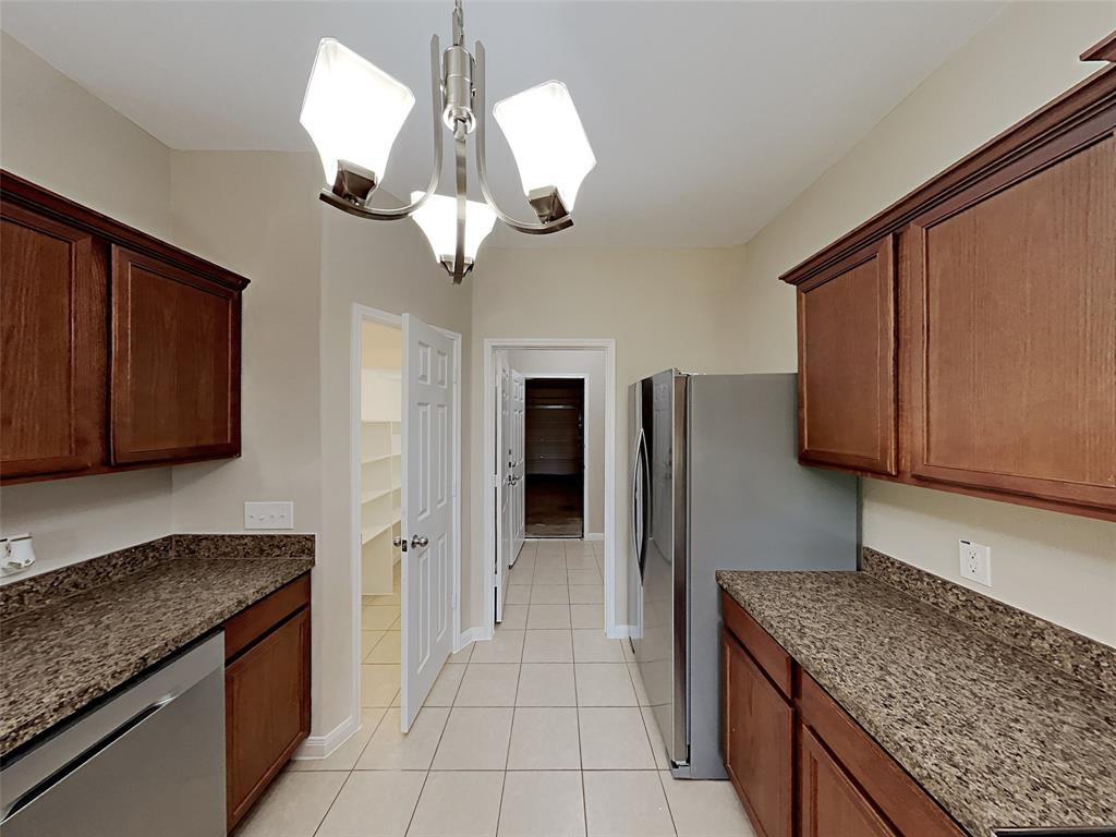 810 Oak Hollow Lane Property Photo 4
