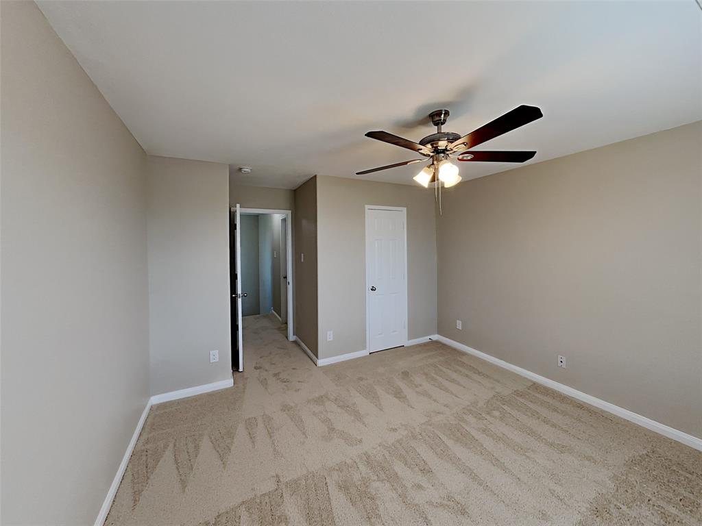 810 Oak Hollow Lane Property Photo 8