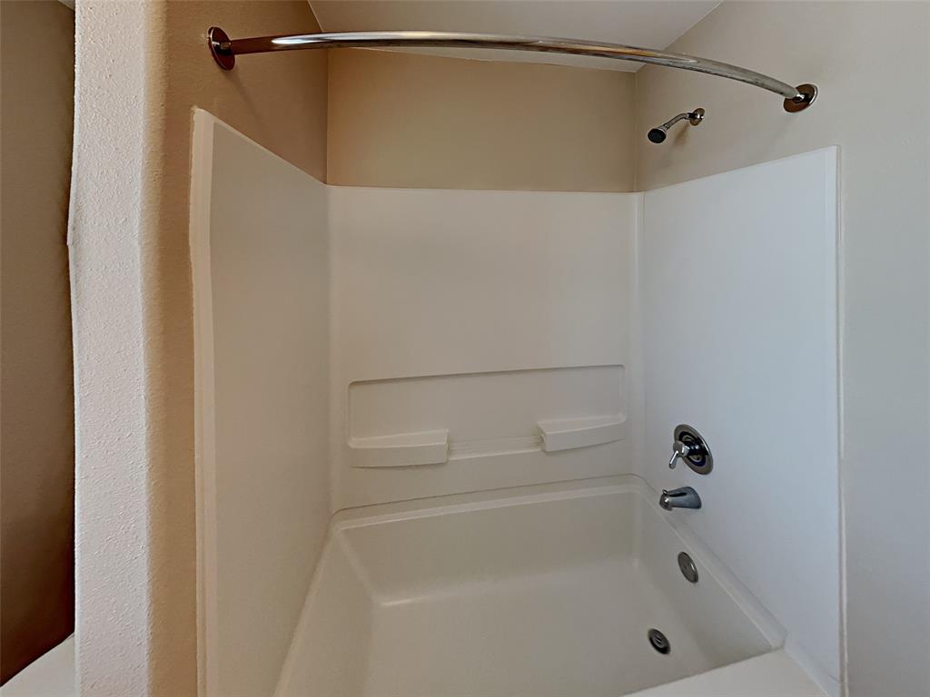 810 Oak Hollow Lane Property Photo 11
