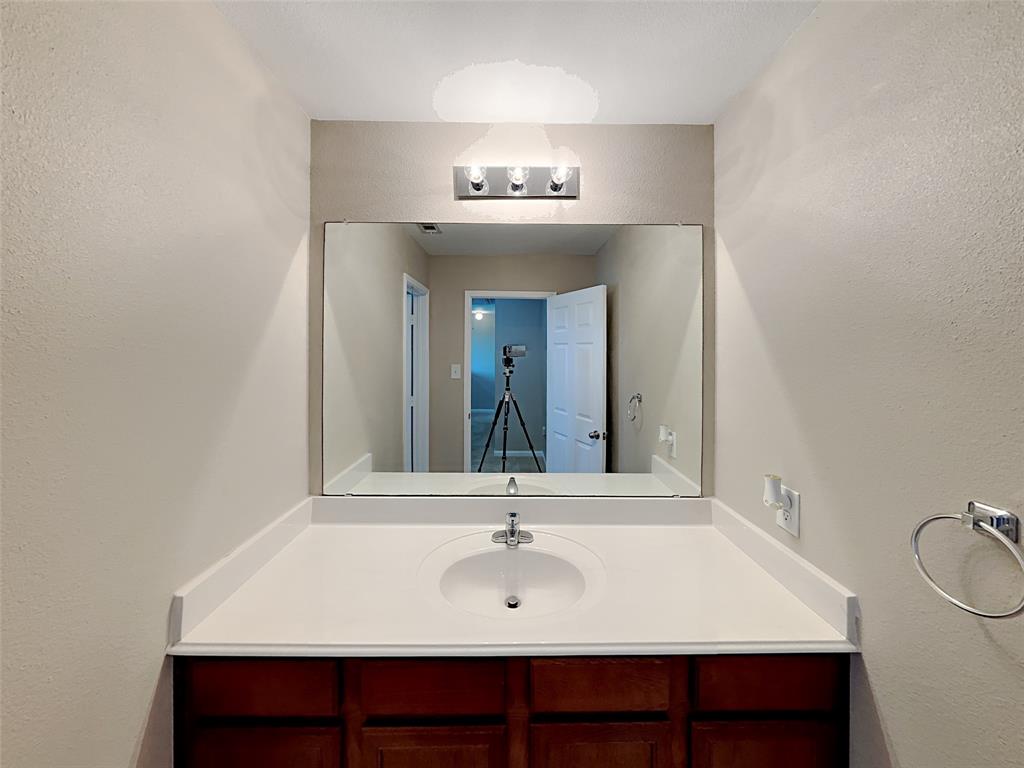 810 Oak Hollow Lane Property Photo 12