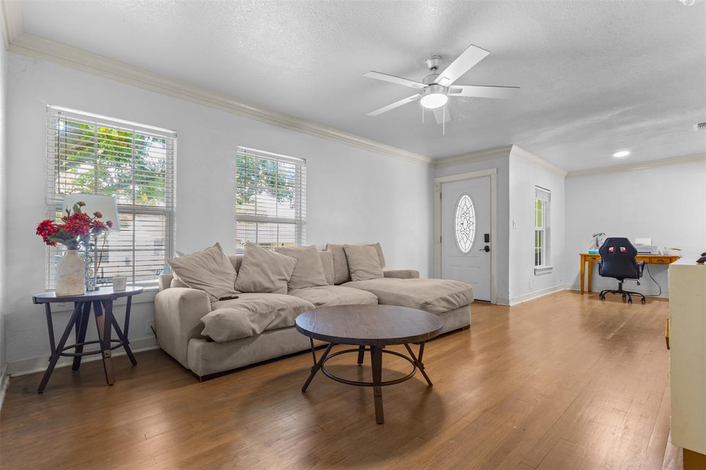 4809 Waldron Avenue Property Photo 3