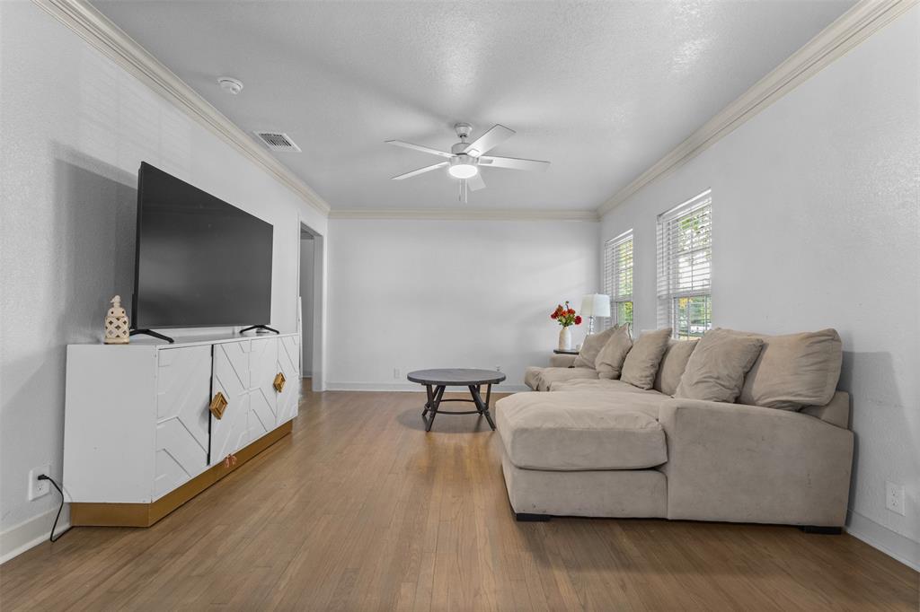 4809 Waldron Avenue Property Photo 5