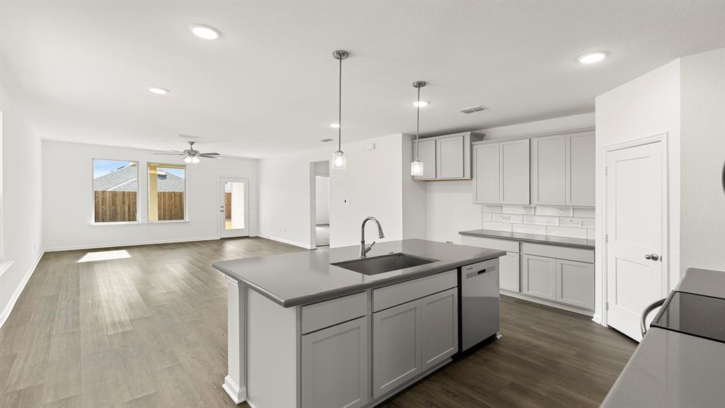 1705 Meadow Crest Drive Property Photo 13