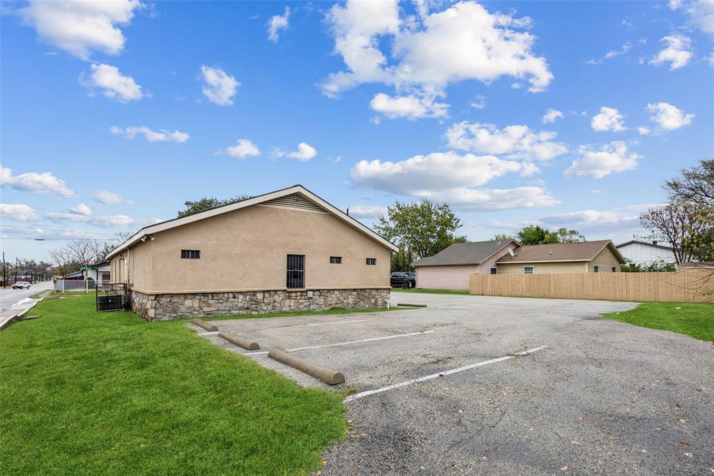 1738 Nomas Street Property Photo 5