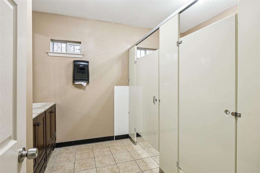 1738 Nomas Street Property Photo 22