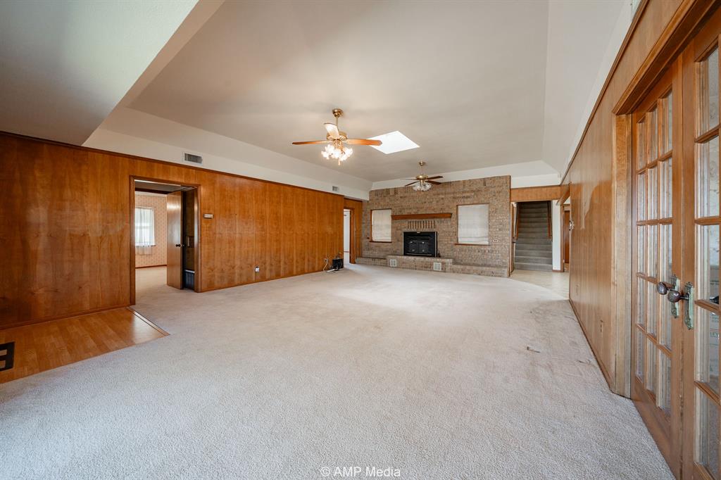 1102 Elmdale Road Property Photo 4