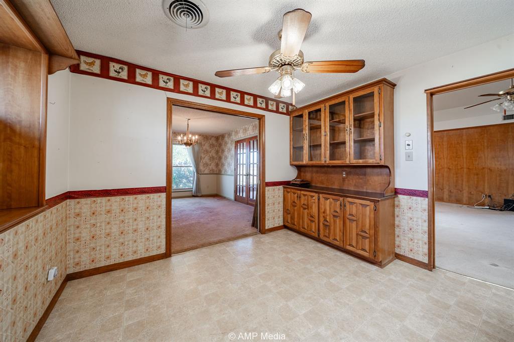 1102 Elmdale Road Property Photo 6