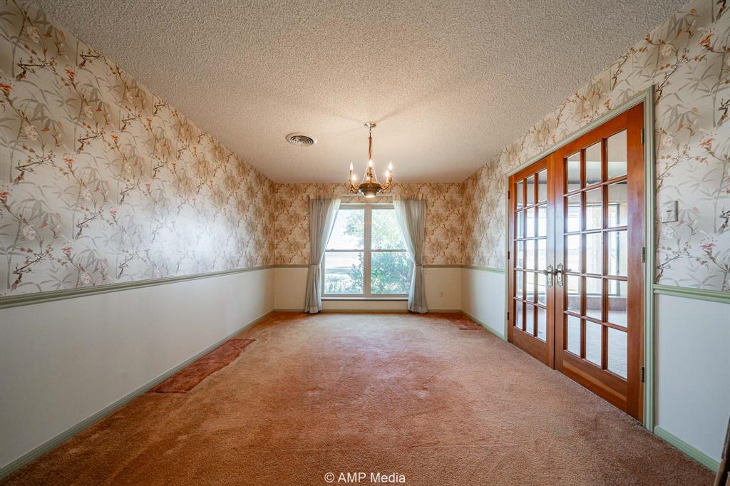 1102 Elmdale Road Property Photo 7