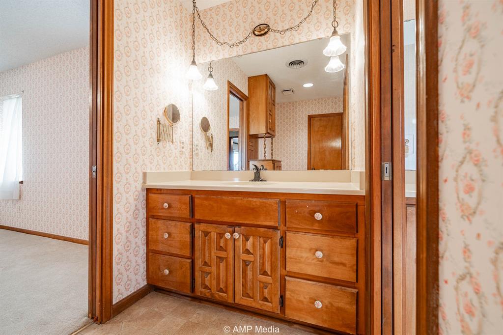 1102 Elmdale Road Property Photo 9