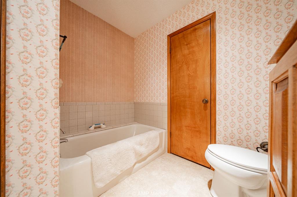 1102 Elmdale Road Property Photo 10
