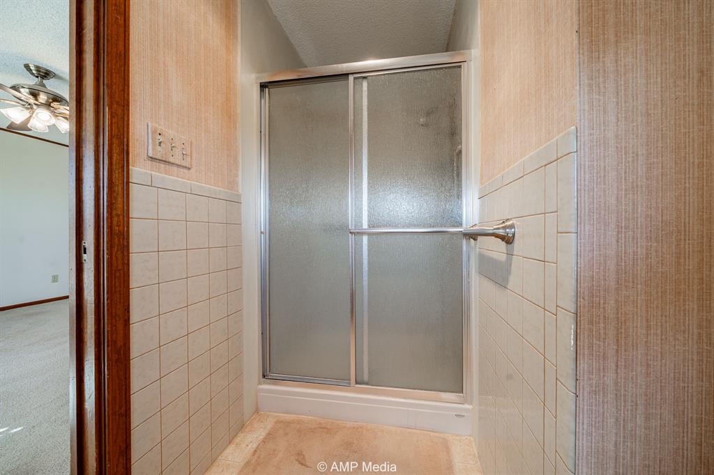 1102 Elmdale Road Property Photo 12