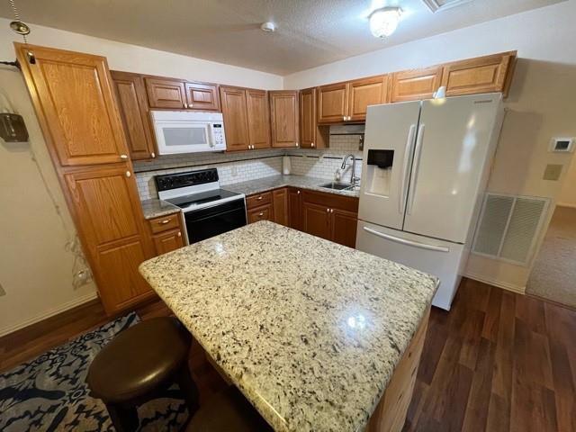 7118 Back Forty Court Property Photo 3