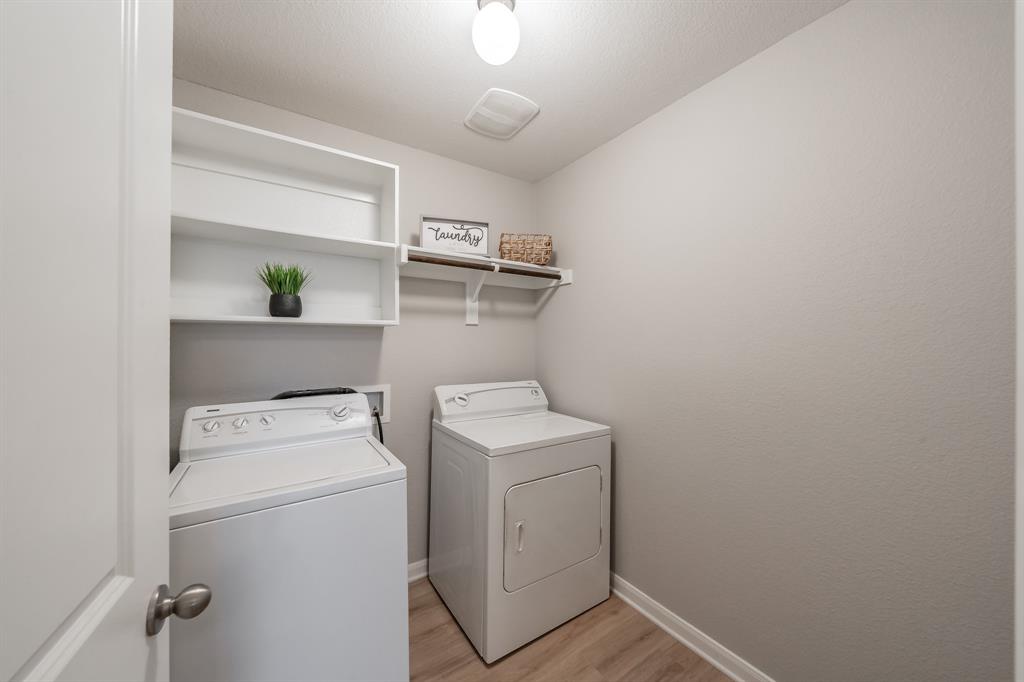 9041 Bronze Meadow Drive Property Photo 12