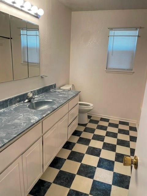 1056-1058 Ih 35 Property Photo 24
