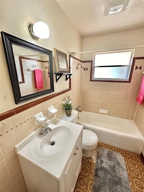 817 Laguna Drive Property Photo 12