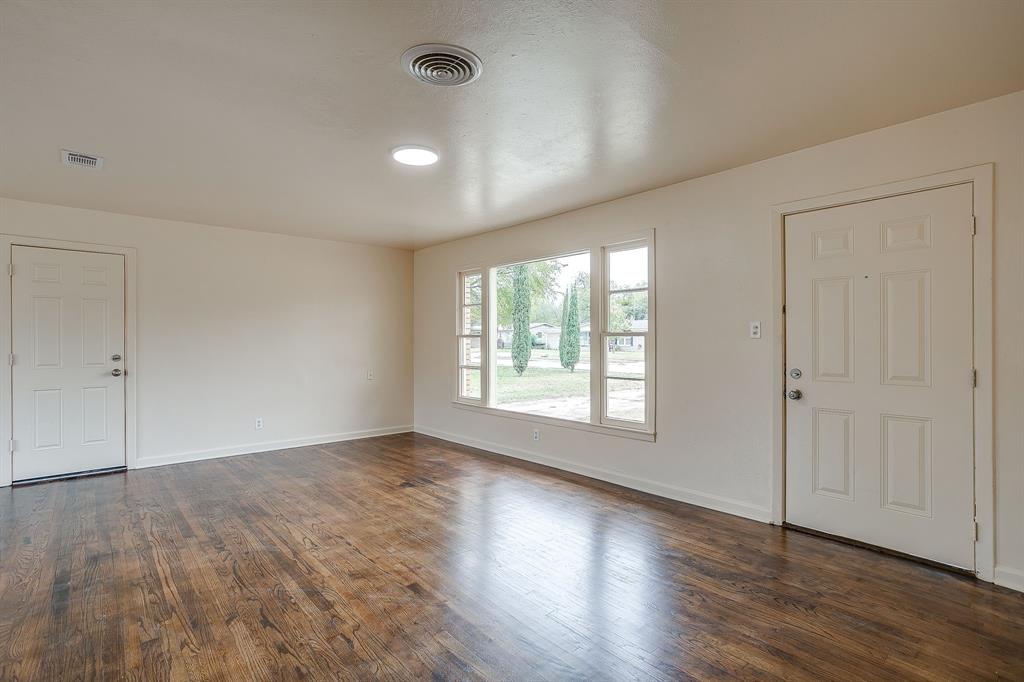 4315 Mackey Drive Property Photo 3