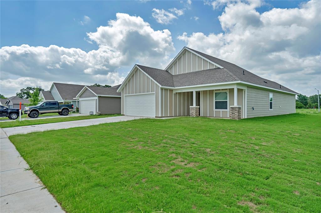 616 Crockett Drive Property Photo 4