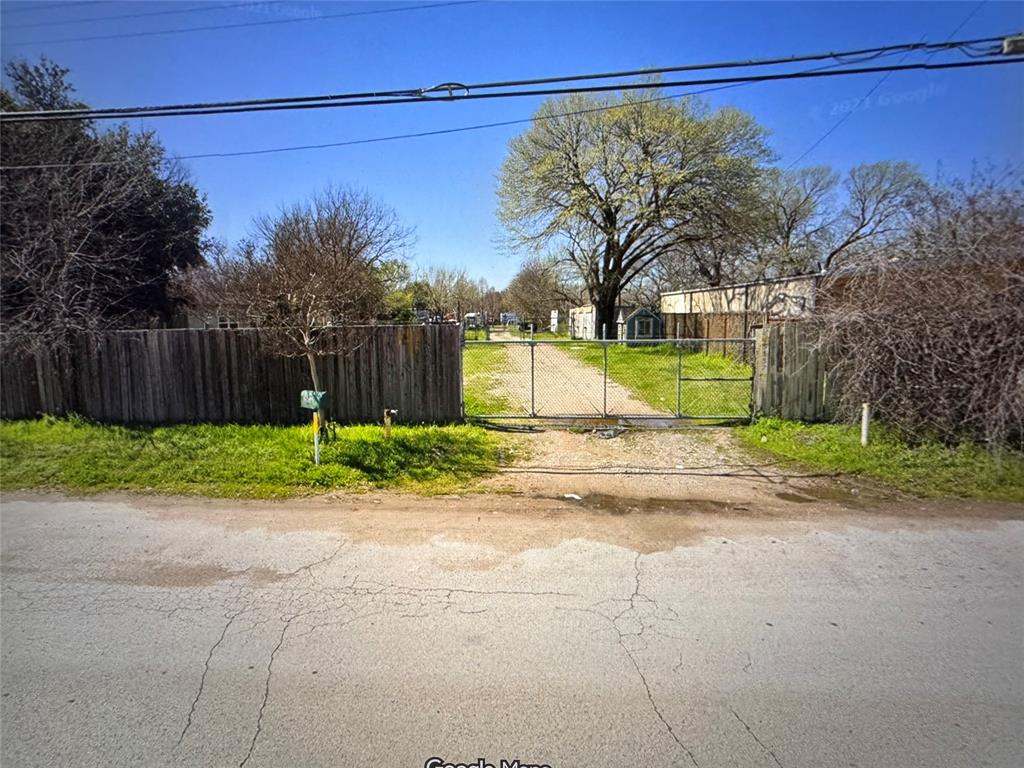 9157 S Central Expressway Property Photo 1