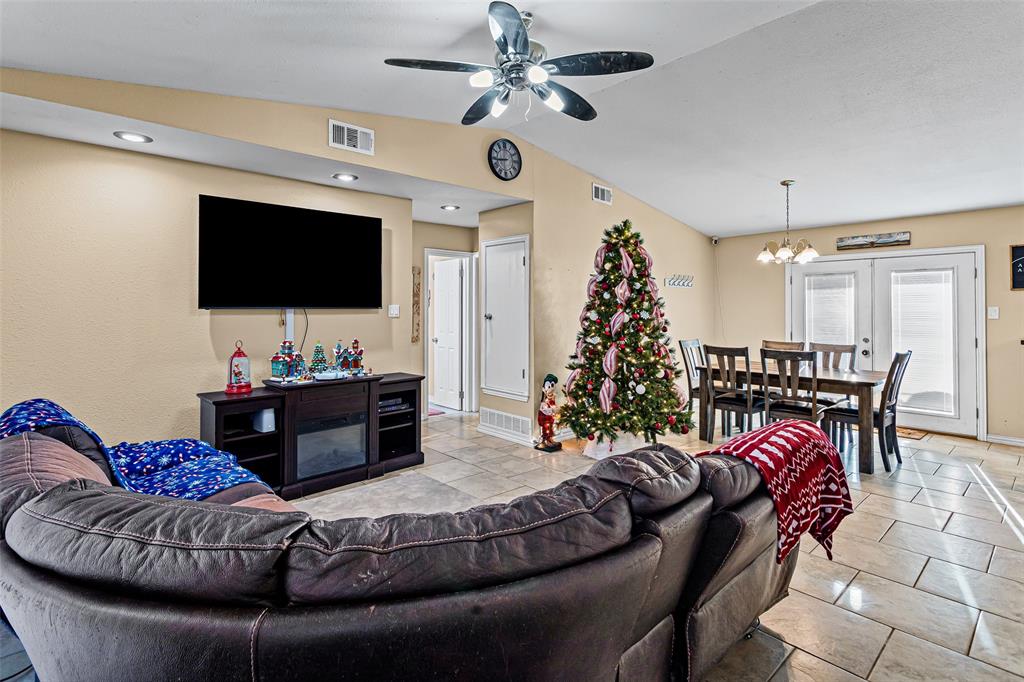 1429 W Torrey Street Property Photo 6