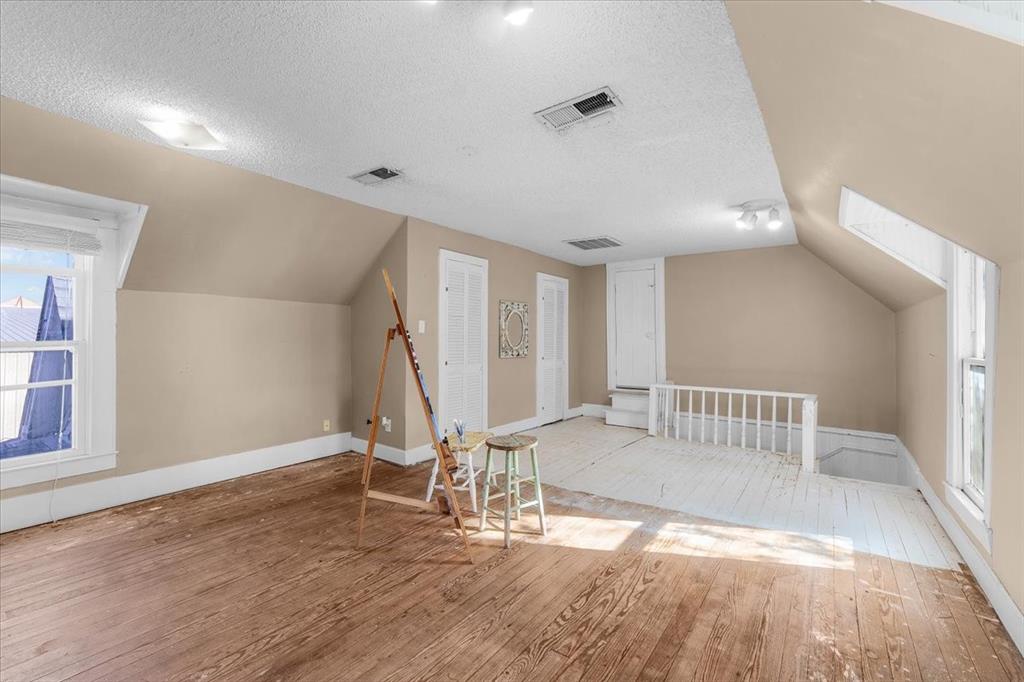 112 S Evans Street Property Photo 25