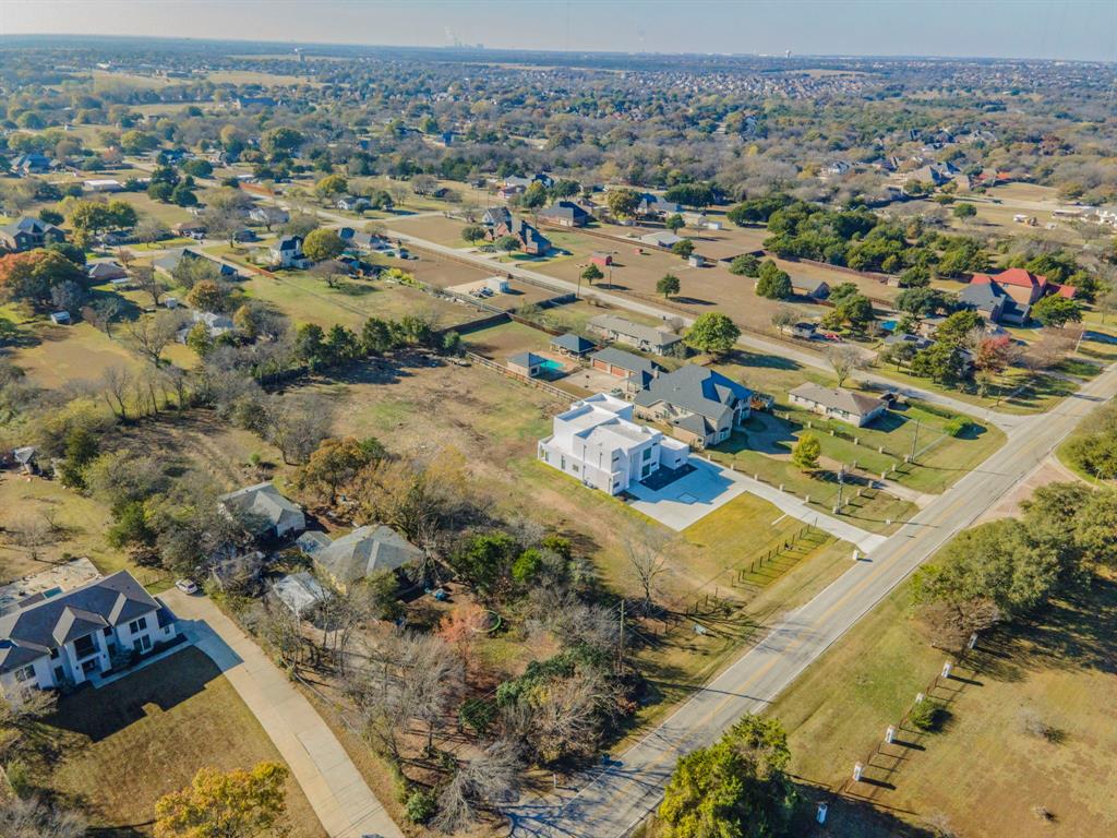 1124 W Pleasant Run Road Property Photo 1
