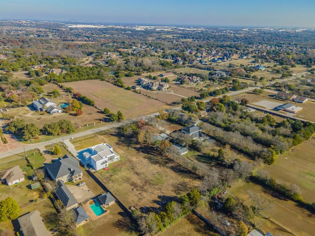 1124 W Pleasant Run Road Property Photo 3