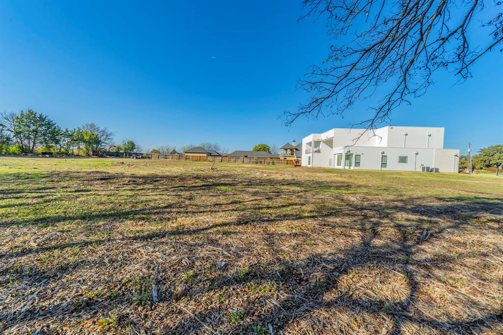 1124 W Pleasant Run Road Property Photo 4