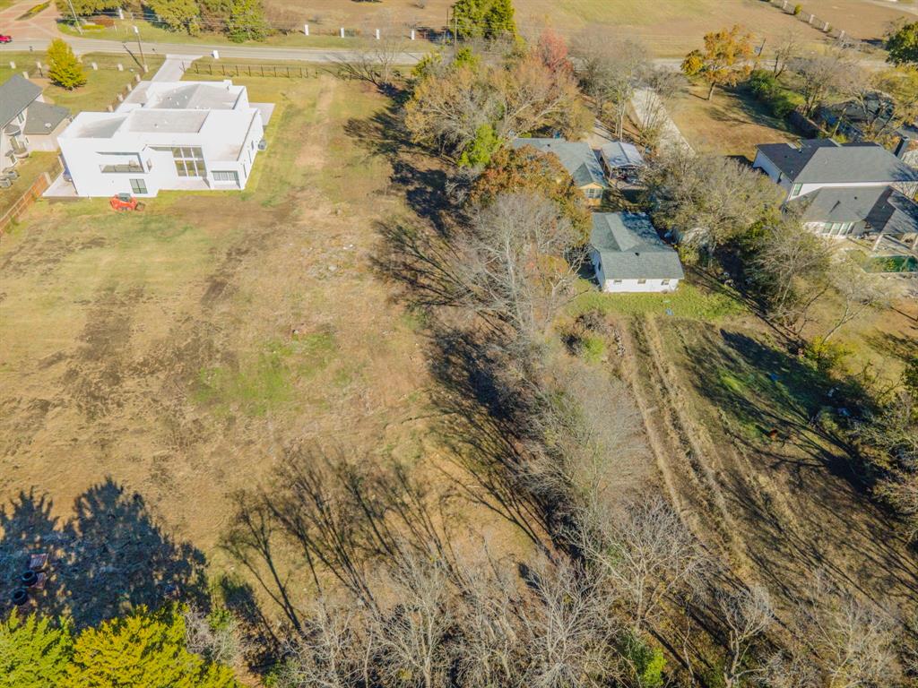 1124 W Pleasant Run Road Property Photo 8