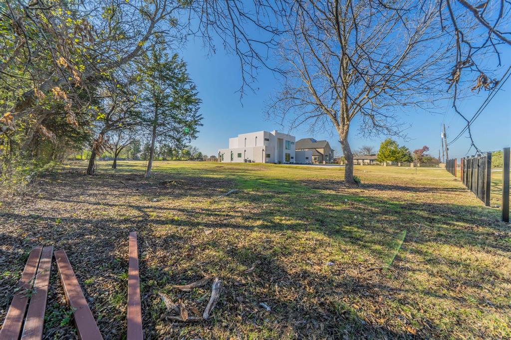 1124 W Pleasant Run Road Property Photo 11