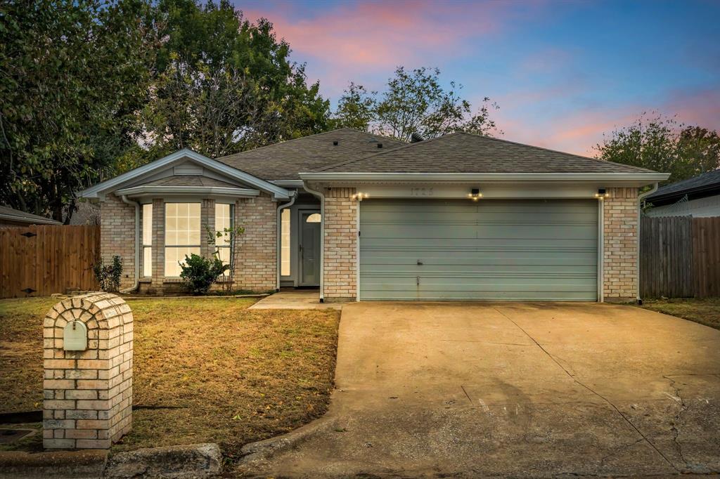 1725 Gainsborough Way Property Photo 2