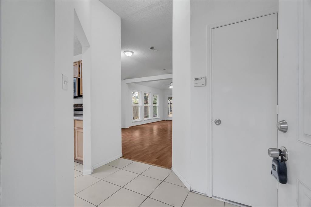 1725 Gainsborough Way Property Photo 3
