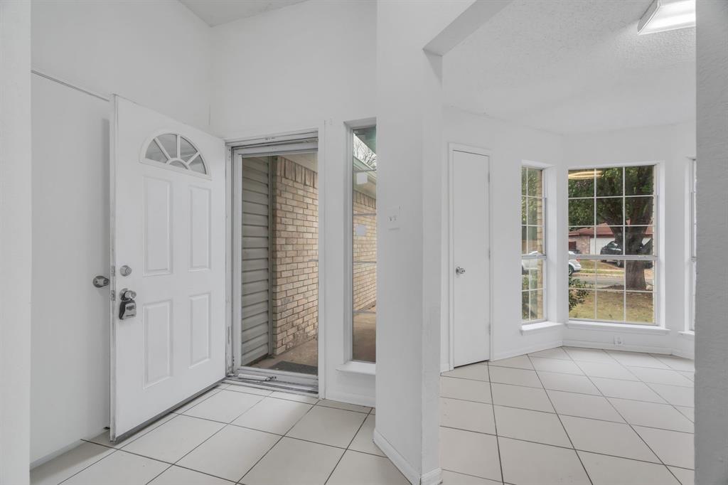 1725 Gainsborough Way Property Photo 4