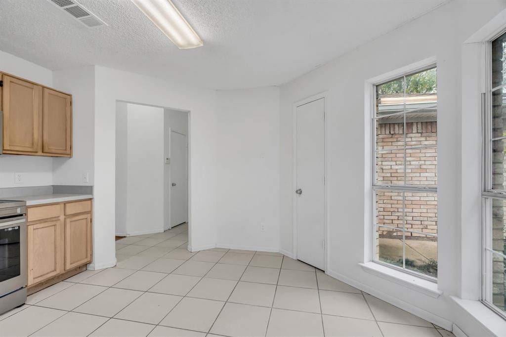 1725 Gainsborough Way Property Photo 8