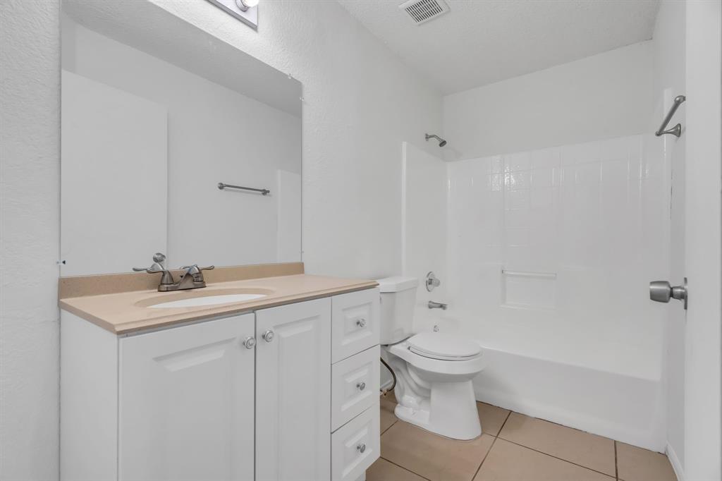 1725 Gainsborough Way Property Photo 20