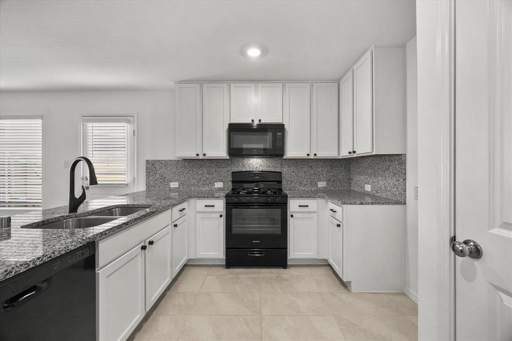 1937 Aves Glen Lane Property Photo 8