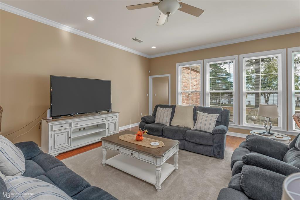 90 La Belle Court Property Photo 6