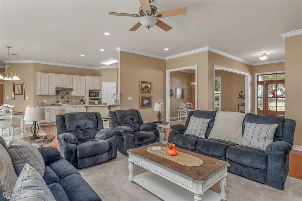 90 La Belle Court Property Photo 7