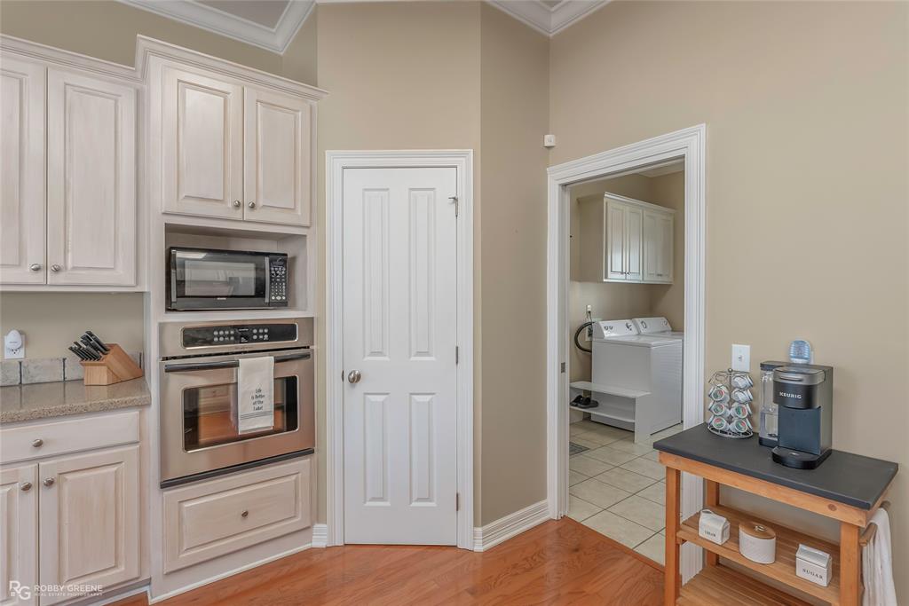 90 La Belle Court Property Photo 10