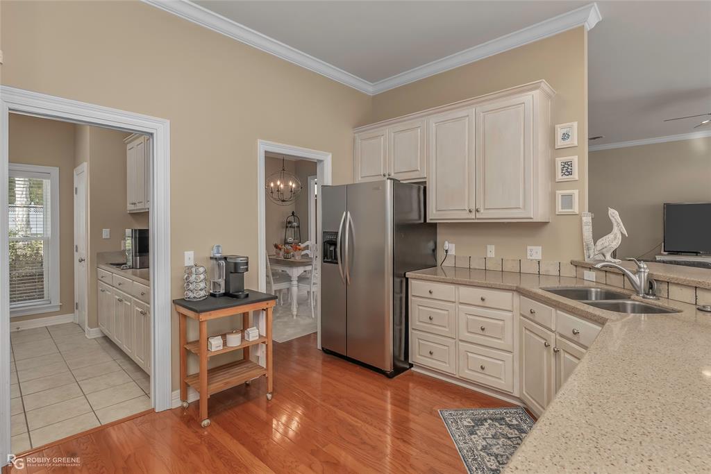 90 La Belle Court Property Photo 11